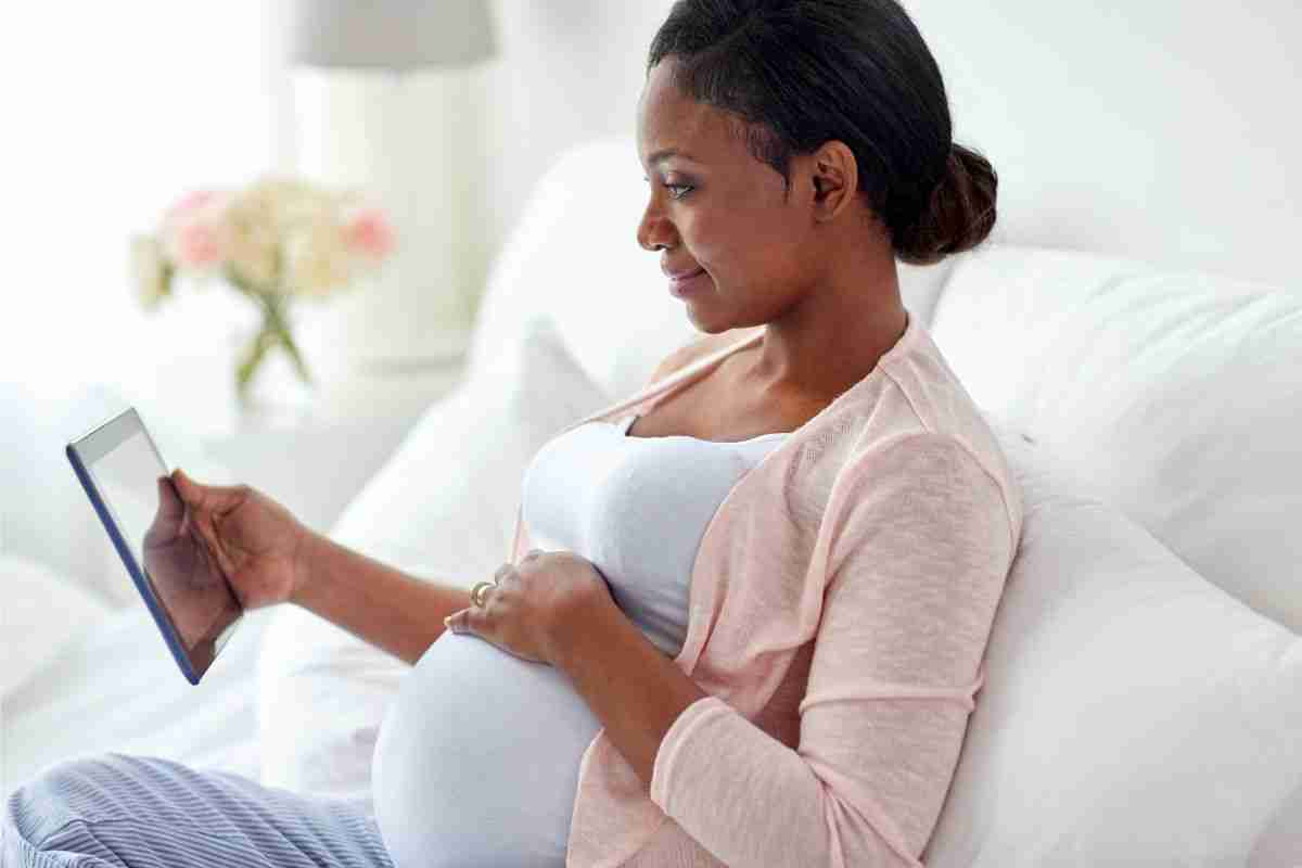 pregnant lady reading from her tablet